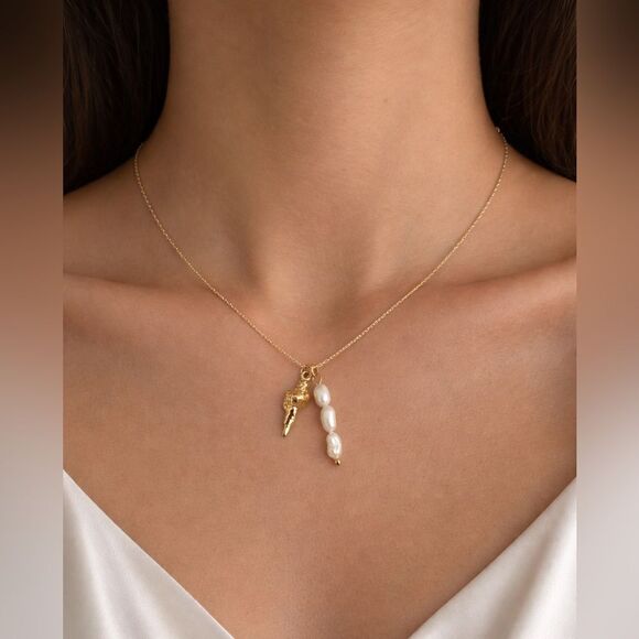 Anthropologie Jewelry - Gold Pearl Charm Necklace M737